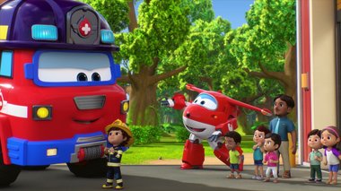 S06 E01 : L'apprentie pompier — Super Wings